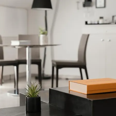 Aparthotel Montenapoleone Milan