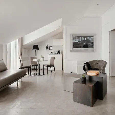 Montenapoleone Aparthotel Milan