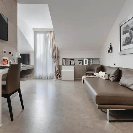 Aparthotel Montenapoleone Milan