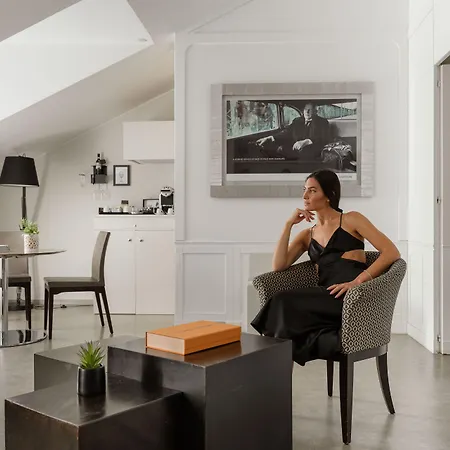 Montenapoleone Apartahotel 4*