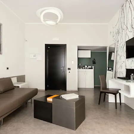 Montenapoleone 4* Milánó