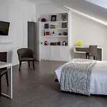 Ξενοδοχείο με διαμερίσματα Montenapoleone 4*