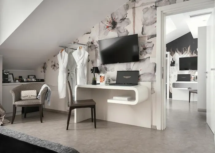 Montenapoleone 4* Милан